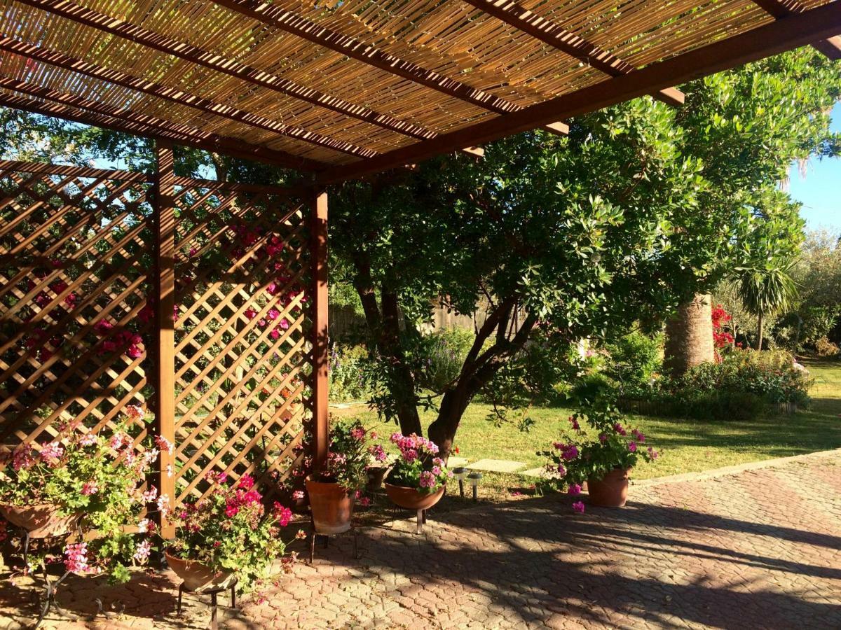 Casa del Mirto Bianco Villa Chia Exterior foto